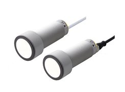 Ultrasonic sensors with 1 analog + 1 digital output. Sensing range: 350 - 6.000 mm
