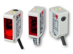 DC rectangular photocells (10 x 30 x 20 mm) with background suppression and IR sensing beam