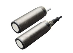Metal ultrasonic sensors with 1 analog + 1 digital output. Sensing range: 350 - 3.500 mm